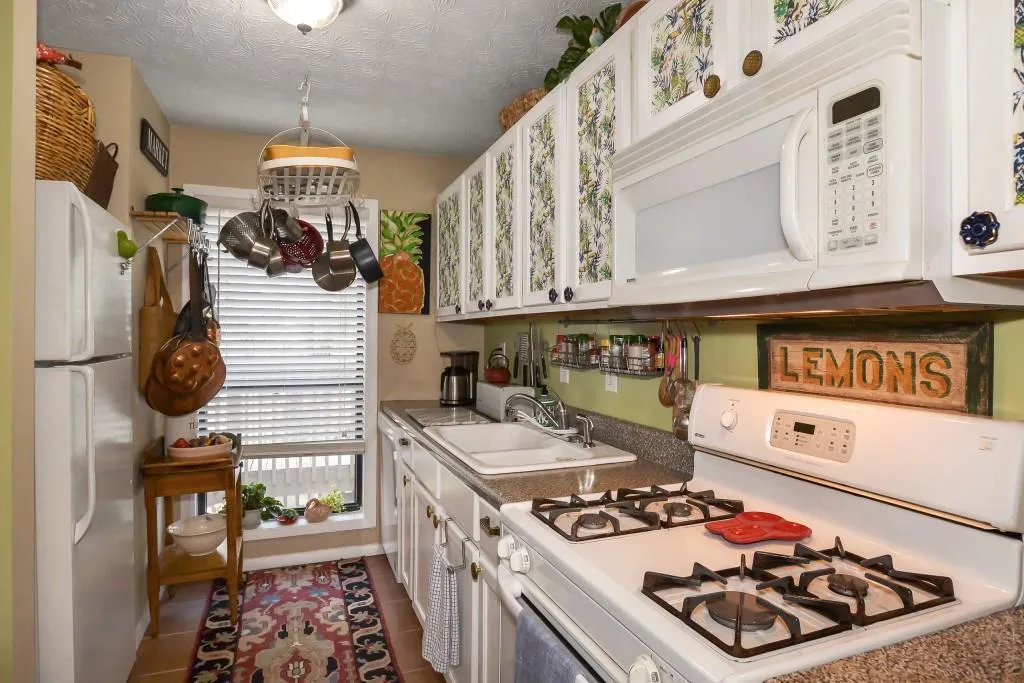 408 Woodcliff Drive, Sandy Springs, Georgia 30350, 2 Bedrooms Bedrooms, ,1 BathroomBathrooms,Residential,Sold,408 Woodcliff Drive,6510843