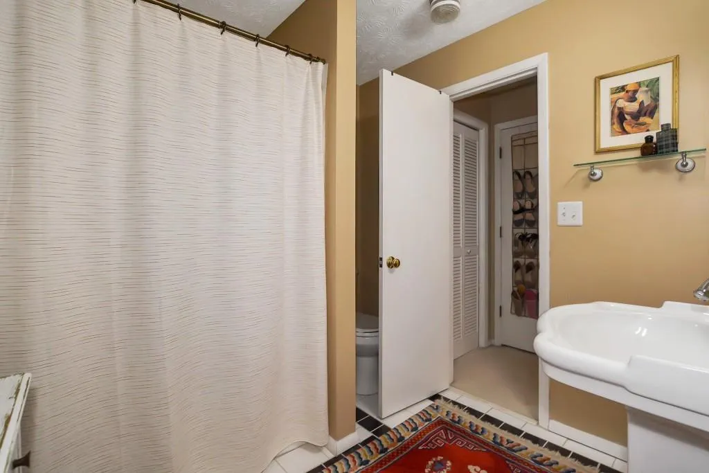 408 Woodcliff Drive, Sandy Springs, Georgia 30350, 2 Bedrooms Bedrooms, ,1 BathroomBathrooms,Residential,Sold,408 Woodcliff Drive,6510843
