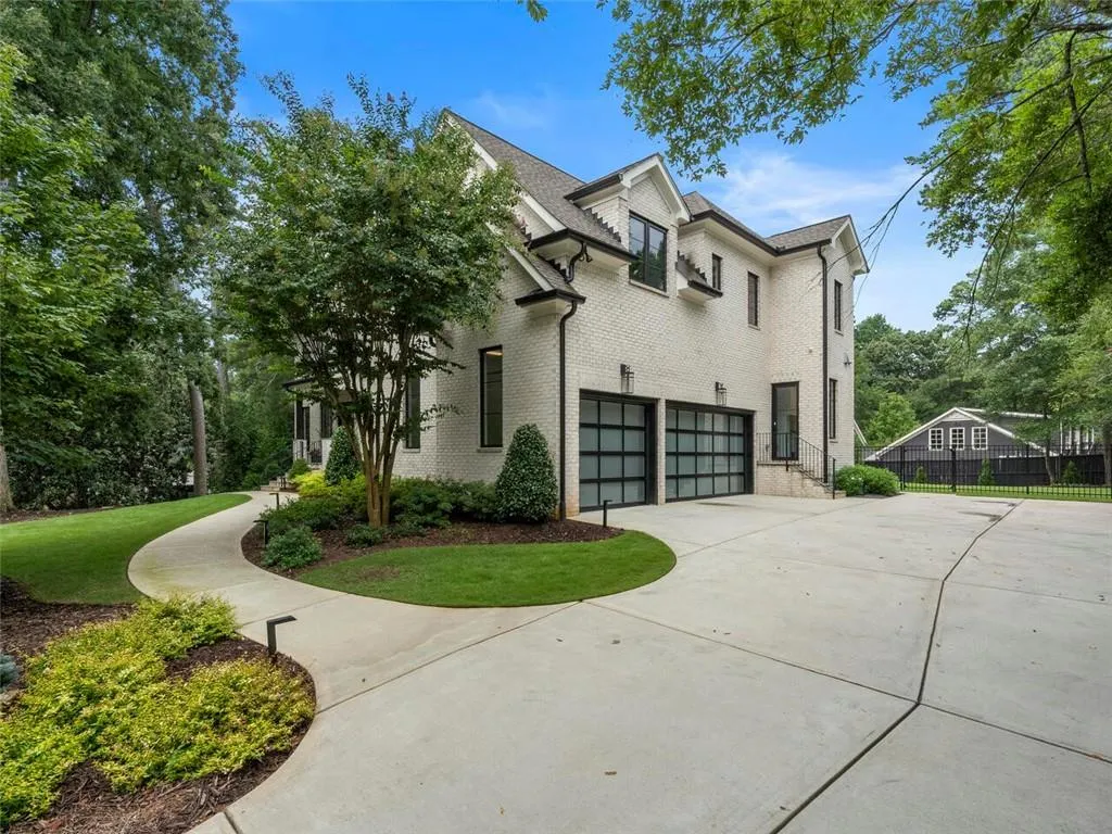 4736 Lake Forrest Drive, Sandy Springs, Georgia 30342, 6 Bedrooms Bedrooms, ,6 BathroomsBathrooms,Residential,Sold,4736 Lake Forrest Drive,6852108