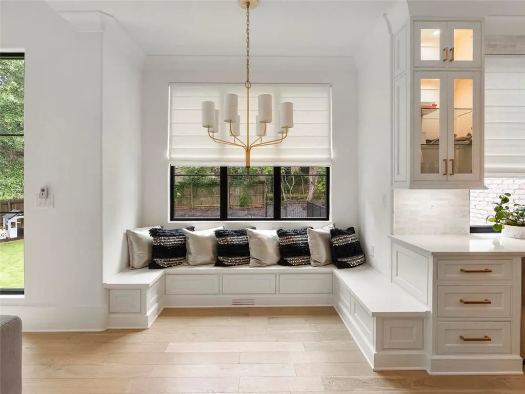 4736 Lake Forrest Drive, Sandy Springs, Georgia 30342, 6 Bedrooms Bedrooms, ,6 BathroomsBathrooms,Residential,Sold,4736 Lake Forrest Drive,6852108