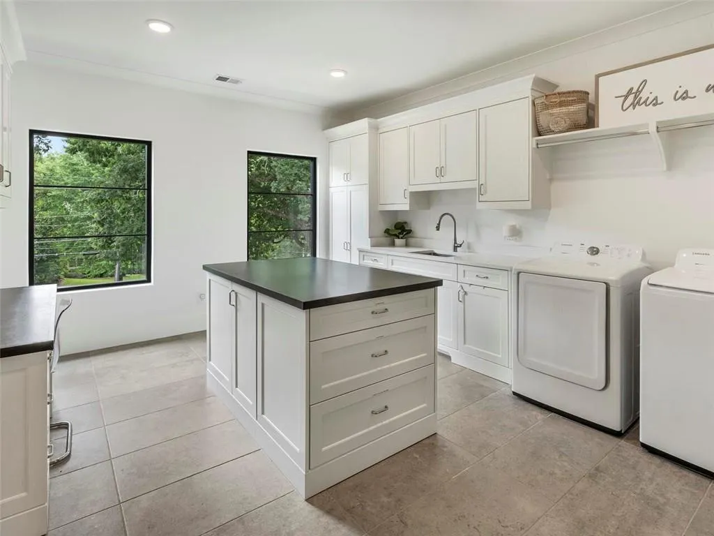 4736 Lake Forrest Drive, Sandy Springs, Georgia 30342, 6 Bedrooms Bedrooms, ,6 BathroomsBathrooms,Residential,Sold,4736 Lake Forrest Drive,6852108