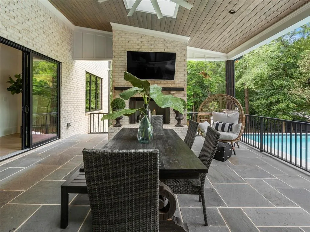 4736 Lake Forrest Drive, Sandy Springs, Georgia 30342, 6 Bedrooms Bedrooms, ,6 BathroomsBathrooms,Residential,Sold,4736 Lake Forrest Drive,6852108