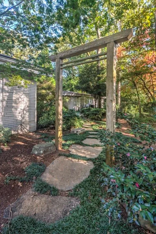 4279 Wickersham Drive Nw, Atlanta, Georgia 30327, 5 Bedrooms Bedrooms, ,3 BathroomsBathrooms,Residential,Sold,4279 Wickersham Drive Nw,5934088
