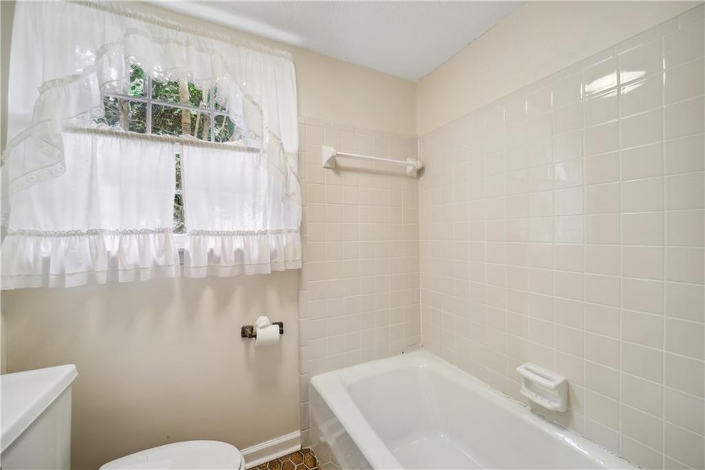 7520 Spalding Lane, Sandy Springs, Georgia 30350, 5 Bedrooms Bedrooms, ,4 BathroomsBathrooms,Residential,Sold,7520 Spalding Lane,7224059