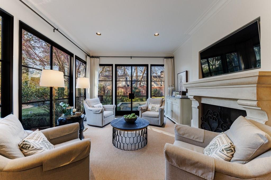 Keeping room steel windows and doors with view of rear yard