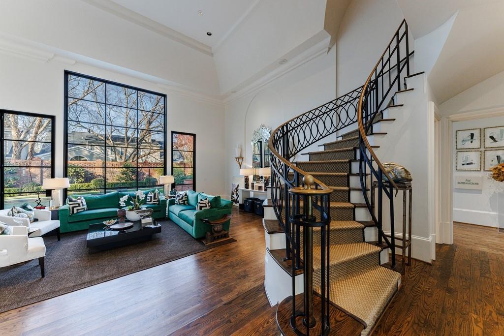 Elegant, curved staircase