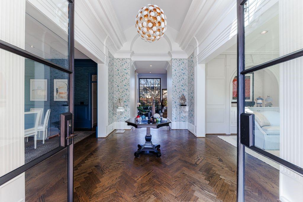 Welcome to 4989 Long Island Drive!