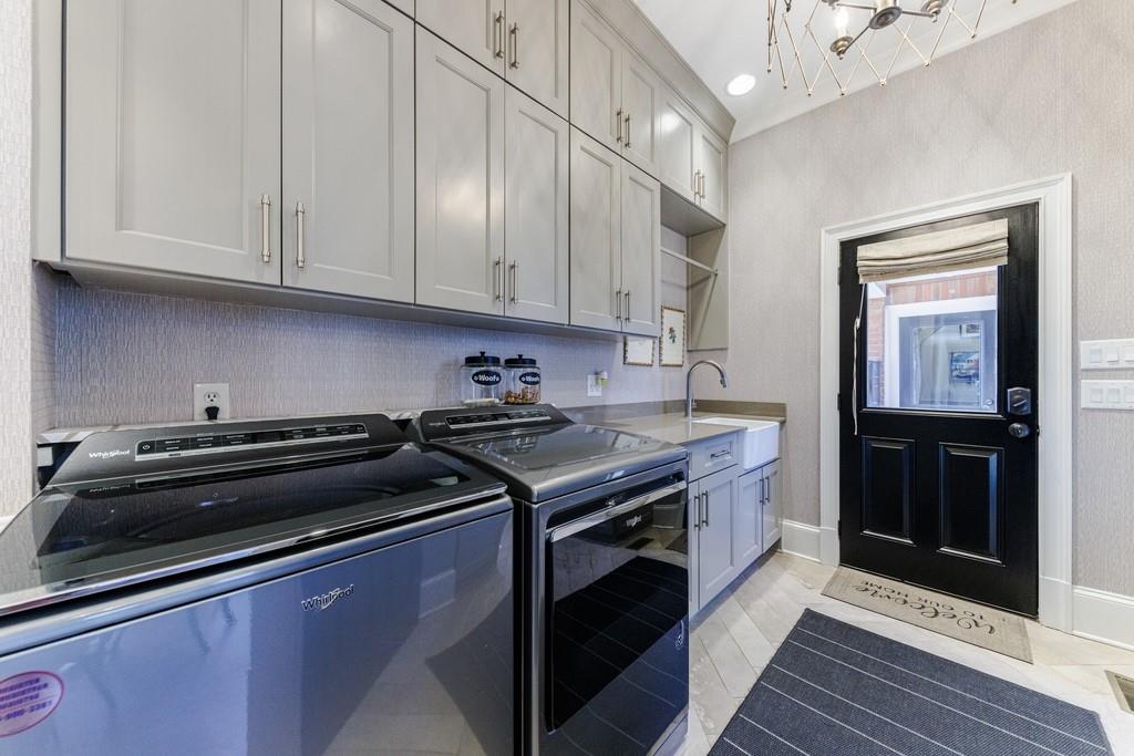 Mud/laundry room with sink and custom cabinets