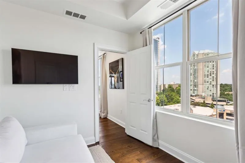 2881 Peachtree Road Ne Unit 1005, Atlanta, Georgia 30305, 2 Bedrooms Bedrooms, ,2 BathroomsBathrooms,Residential,For Sale,2881 Peachtree Road Ne Unit 1005,7654127