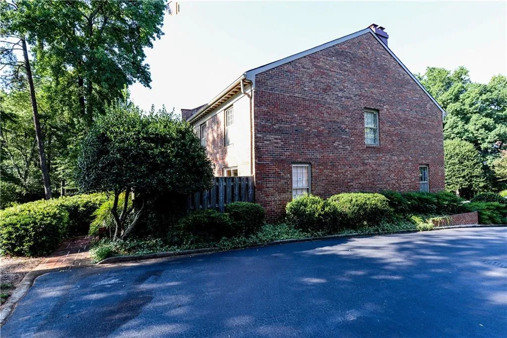 413 The North Chace, Atlanta, Georgia 30328, 4 Bedrooms Bedrooms, ,3 BathroomsBathrooms,Residential,Sold,413 The North Chace,5898599