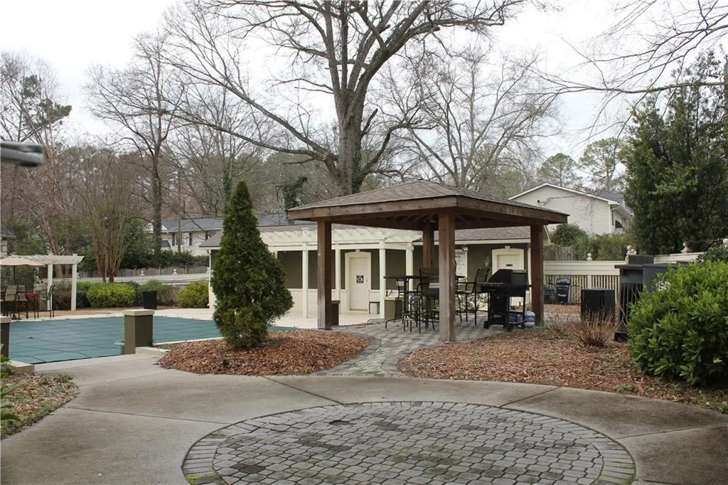 6900 Roswell Road Unit M2, Atlanta, Georgia 30328, 3 Bedrooms Bedrooms, ,2 BathroomsBathrooms,Residential,Sold,6900 Roswell Road Unit M2,5807222