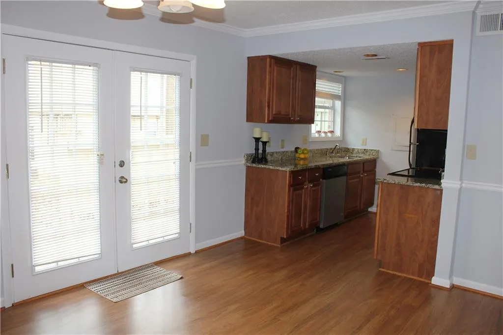 6900 Roswell Road Unit M2, Atlanta, Georgia 30328, 3 Bedrooms Bedrooms, ,2 BathroomsBathrooms,Residential,Sold,6900 Roswell Road Unit M2,5807222