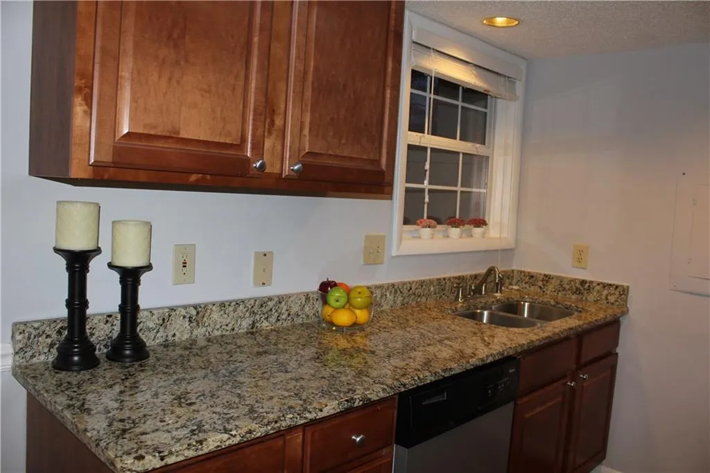 6900 Roswell Road Unit M2, Atlanta, Georgia 30328, 3 Bedrooms Bedrooms, ,2 BathroomsBathrooms,Residential,Sold,6900 Roswell Road Unit M2,5807222