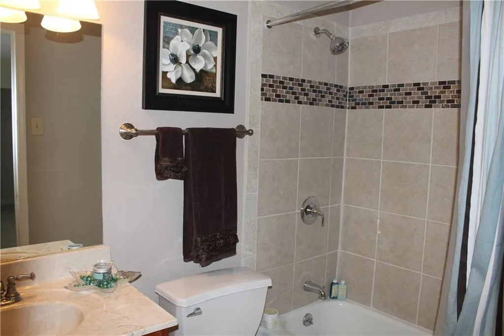 6900 Roswell Road Unit M2, Atlanta, Georgia 30328, 3 Bedrooms Bedrooms, ,2 BathroomsBathrooms,Residential,Sold,6900 Roswell Road Unit M2,5807222