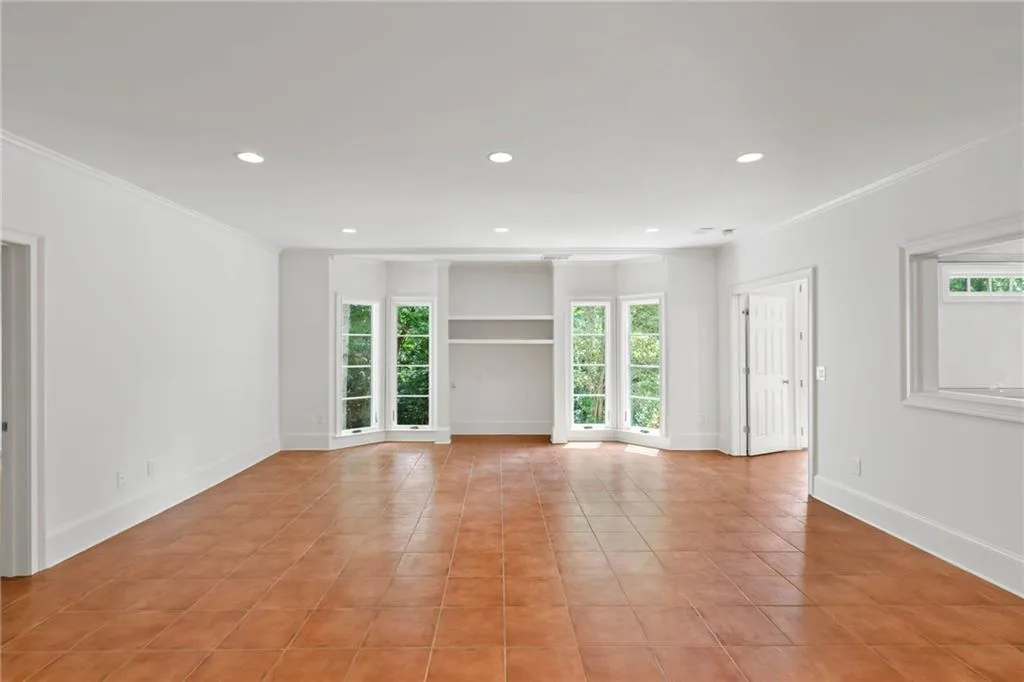 Tiled empty room with crown molding