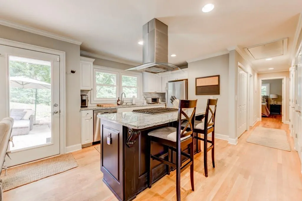 31 W Belle Isle Road Ne, Atlanta, Georgia 30342, 3 Bedrooms Bedrooms, ,2 BathroomsBathrooms,Residential,Sold,31 W Belle Isle Road Ne,6045600