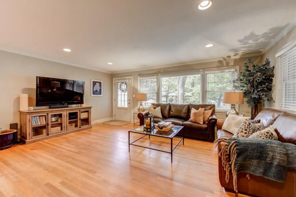 31 W Belle Isle Road Ne, Atlanta, Georgia 30342, 3 Bedrooms Bedrooms, ,2 BathroomsBathrooms,Residential,Sold,31 W Belle Isle Road Ne,6045600