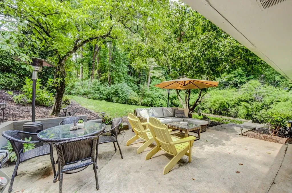 31 W Belle Isle Road Ne, Atlanta, Georgia 30342, 3 Bedrooms Bedrooms, ,2 BathroomsBathrooms,Residential,Sold,31 W Belle Isle Road Ne,6045600