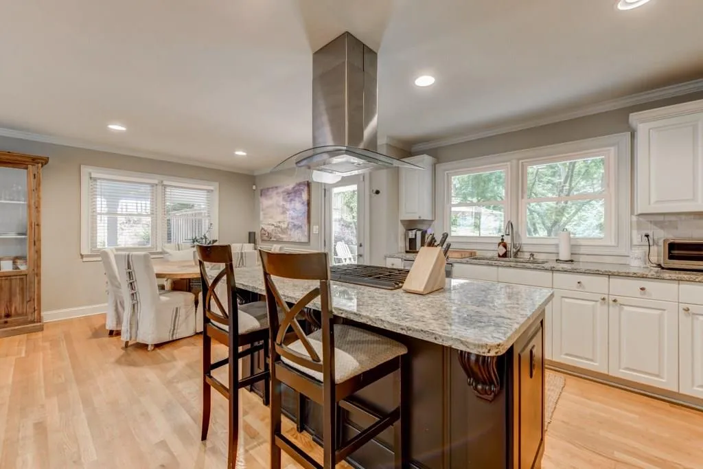 31 W Belle Isle Road Ne, Atlanta, Georgia 30342, 3 Bedrooms Bedrooms, ,2 BathroomsBathrooms,Residential,Sold,31 W Belle Isle Road Ne,6045600