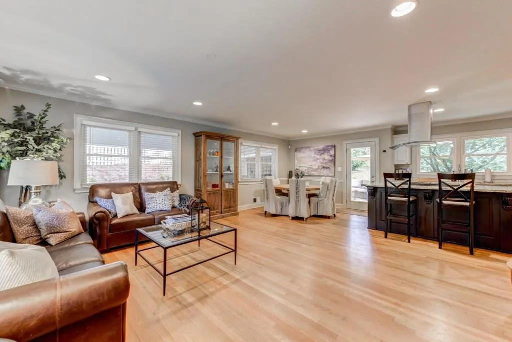 31 W Belle Isle Road Ne, Atlanta, Georgia 30342, 3 Bedrooms Bedrooms, ,2 BathroomsBathrooms,Residential,Sold,31 W Belle Isle Road Ne,6045600