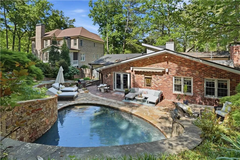 705 E Northway Lane, Atlanta, Georgia 30342, 3 Bedrooms Bedrooms, ,3 BathroomsBathrooms,Residential,For Sale,705 E Northway Lane,7754711