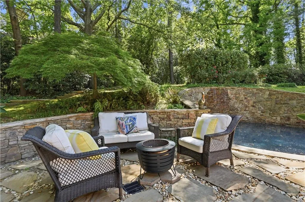 705 E Northway Lane, Atlanta, Georgia 30342, 3 Bedrooms Bedrooms, ,3 BathroomsBathrooms,Residential,For Sale,705 E Northway Lane,7754711