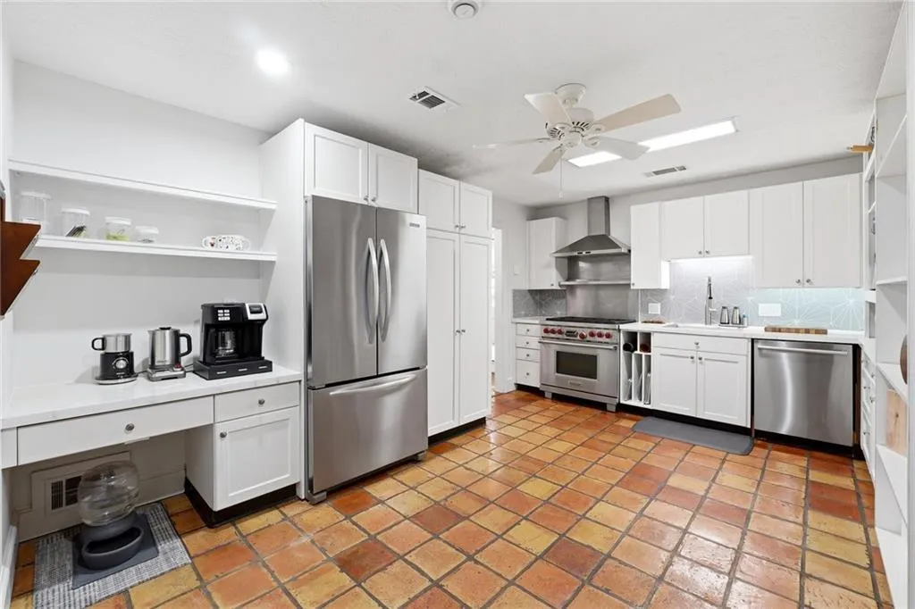 705 E Northway Lane, Atlanta, Georgia 30342, 3 Bedrooms Bedrooms, ,3 BathroomsBathrooms,Residential,For Sale,705 E Northway Lane,7754711