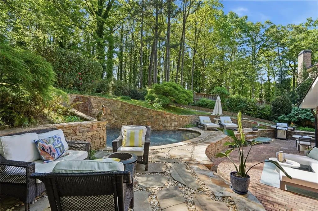 705 E Northway Lane, Atlanta, Georgia 30342, 3 Bedrooms Bedrooms, ,3 BathroomsBathrooms,Residential,For Sale,705 E Northway Lane,7754711