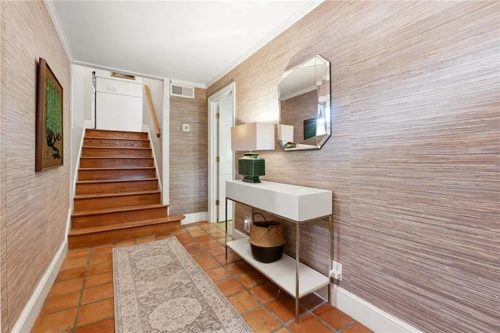 705 E Northway Lane, Atlanta, Georgia 30342, 3 Bedrooms Bedrooms, ,3 BathroomsBathrooms,Residential,For Sale,705 E Northway Lane,7754711