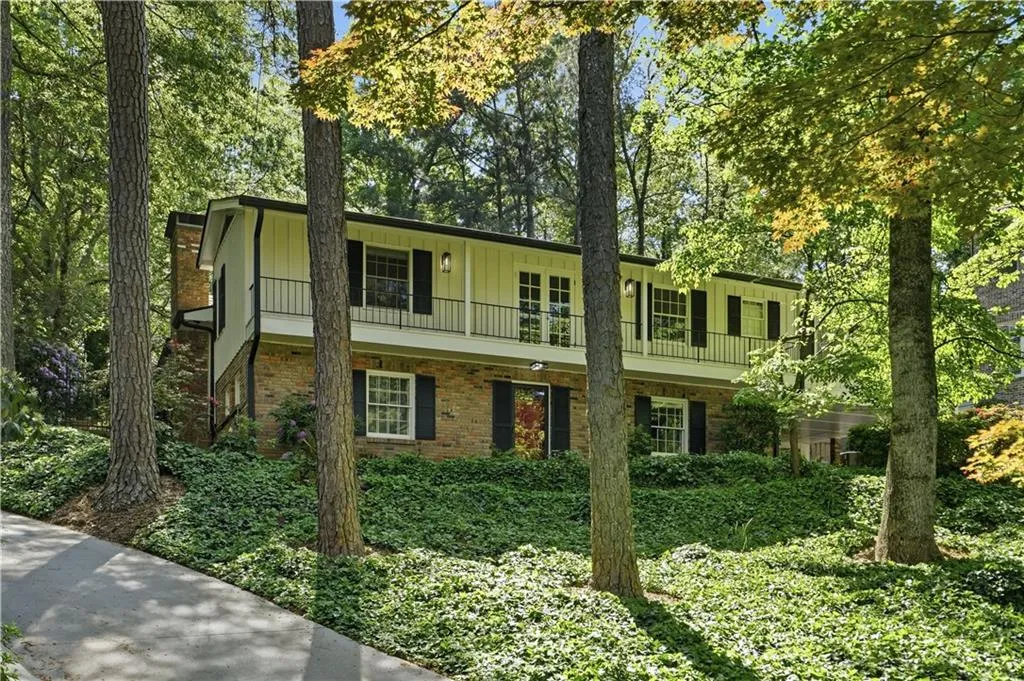 705 E Northway Lane, Atlanta, Georgia 30342, 3 Bedrooms Bedrooms, ,3 BathroomsBathrooms,Residential,For Sale,705 E Northway Lane,7754711