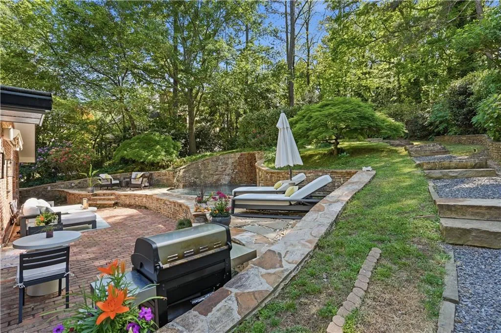 705 E Northway Lane, Atlanta, Georgia 30342, 3 Bedrooms Bedrooms, ,3 BathroomsBathrooms,Residential,For Sale,705 E Northway Lane,7754711