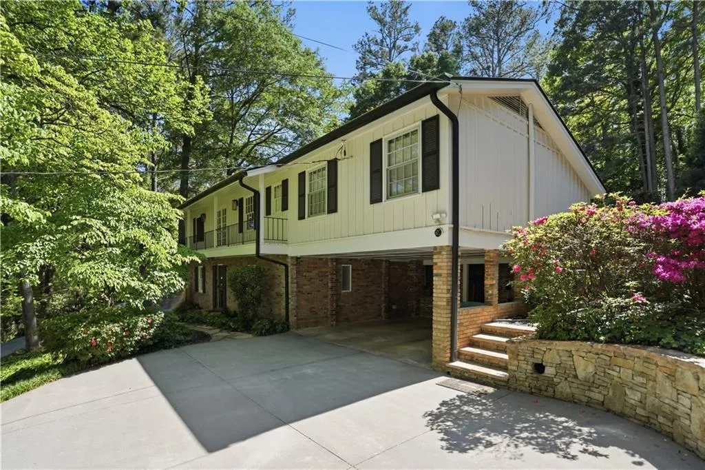 705 E Northway Lane, Atlanta, Georgia 30342, 3 Bedrooms Bedrooms, ,3 BathroomsBathrooms,Residential,For Sale,705 E Northway Lane,7754711
