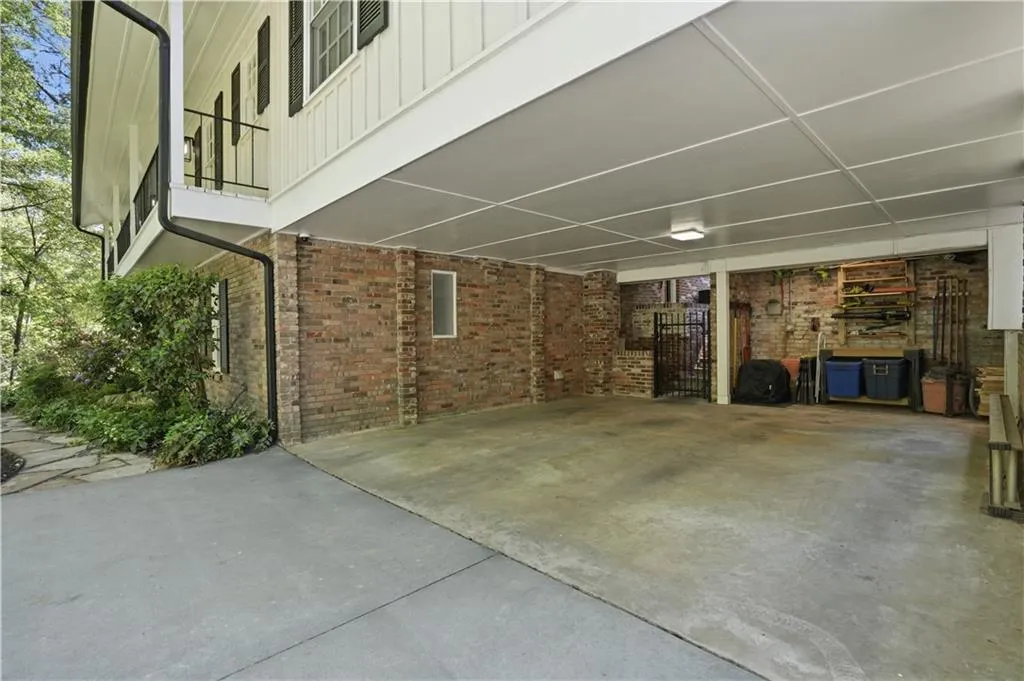 705 E Northway Lane, Atlanta, Georgia 30342, 3 Bedrooms Bedrooms, ,3 BathroomsBathrooms,Residential,For Sale,705 E Northway Lane,7754711