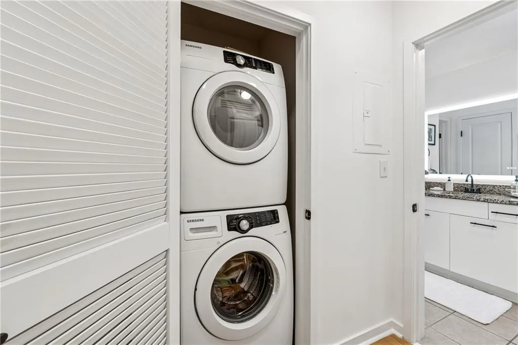 3324 Peachtree Road Ne Unit 2108, Atlanta, Georgia 30326, 1 Bedroom Bedrooms, ,1 BathroomBathrooms,Residential,For Sale,3324 Peachtree Road Ne Unit 2108,7634270