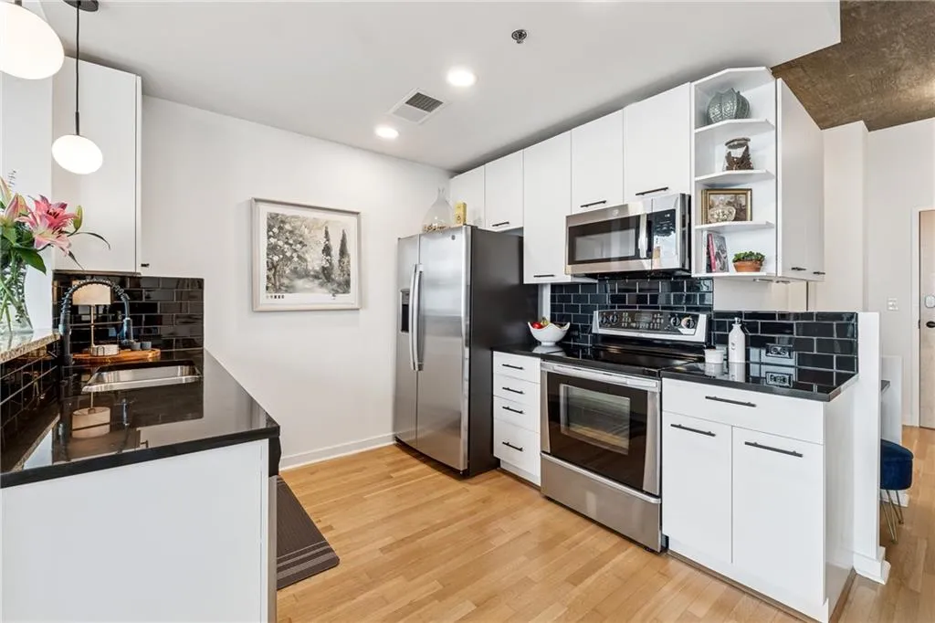 3324 Peachtree Road Ne Unit 2108, Atlanta, Georgia 30326, 1 Bedroom Bedrooms, ,1 BathroomBathrooms,Residential,For Sale,3324 Peachtree Road Ne Unit 2108,7634270