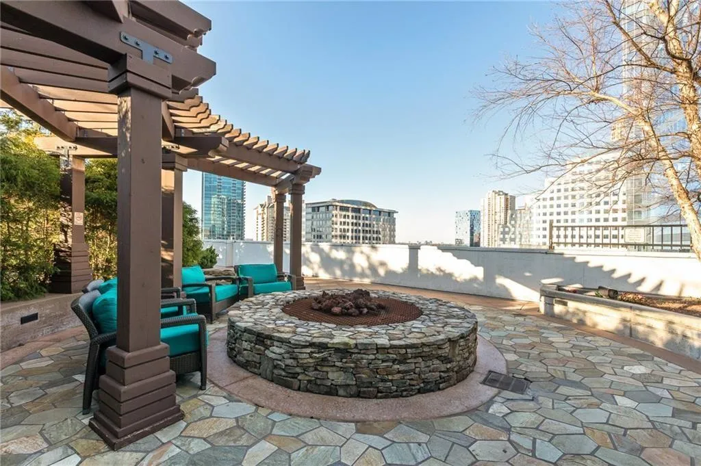 3324 Peachtree Road Ne Unit 2108, Atlanta, Georgia 30326, 1 Bedroom Bedrooms, ,1 BathroomBathrooms,Residential,For Sale,3324 Peachtree Road Ne Unit 2108,7634270