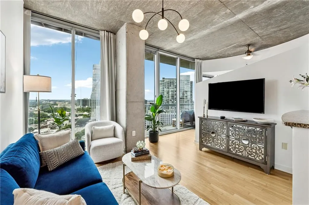 3324 Peachtree Road Ne Unit 2108, Atlanta, Georgia 30326, 1 Bedroom Bedrooms, ,1 BathroomBathrooms,Residential,For Sale,3324 Peachtree Road Ne Unit 2108,7634270