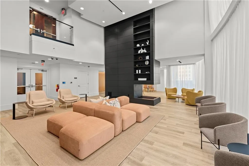 3324 Peachtree Road Ne Unit 2108, Atlanta, Georgia 30326, 1 Bedroom Bedrooms, ,1 BathroomBathrooms,Residential,For Sale,3324 Peachtree Road Ne Unit 2108,7634270