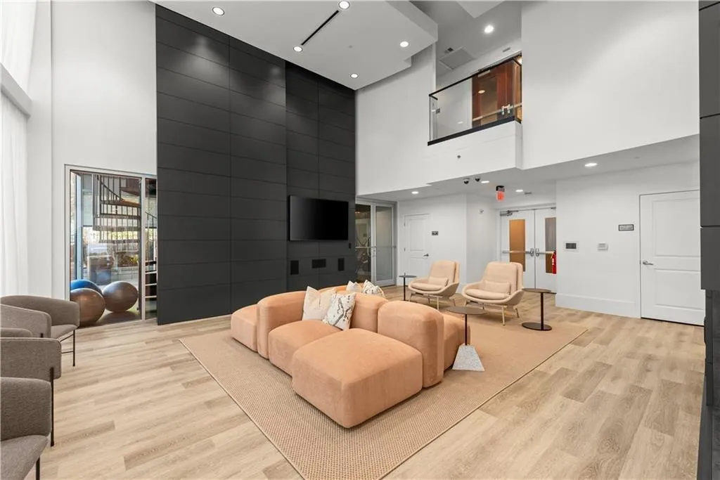 3324 Peachtree Road Ne Unit 2108, Atlanta, Georgia 30326, 1 Bedroom Bedrooms, ,1 BathroomBathrooms,Residential,For Sale,3324 Peachtree Road Ne Unit 2108,7634270