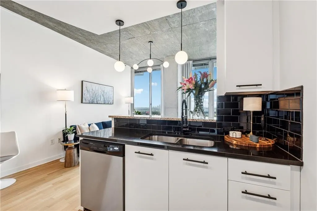 3324 Peachtree Road Ne Unit 2108, Atlanta, Georgia 30326, 1 Bedroom Bedrooms, ,1 BathroomBathrooms,Residential,For Sale,3324 Peachtree Road Ne Unit 2108,7634270