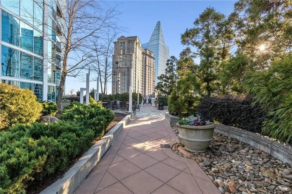 3324 Peachtree Road Ne Unit 2108, Atlanta, Georgia 30326, 1 Bedroom Bedrooms, ,1 BathroomBathrooms,Residential,For Sale,3324 Peachtree Road Ne Unit 2108,7634270
