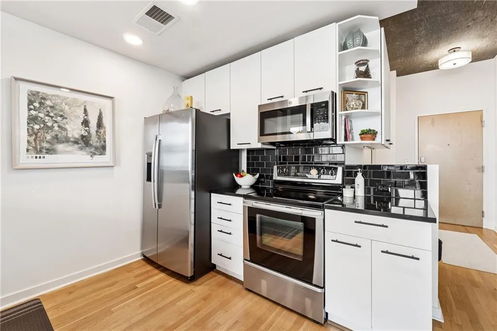 3324 Peachtree Road Ne Unit 2108, Atlanta, Georgia 30326, 1 Bedroom Bedrooms, ,1 BathroomBathrooms,Residential,For Sale,3324 Peachtree Road Ne Unit 2108,7634270