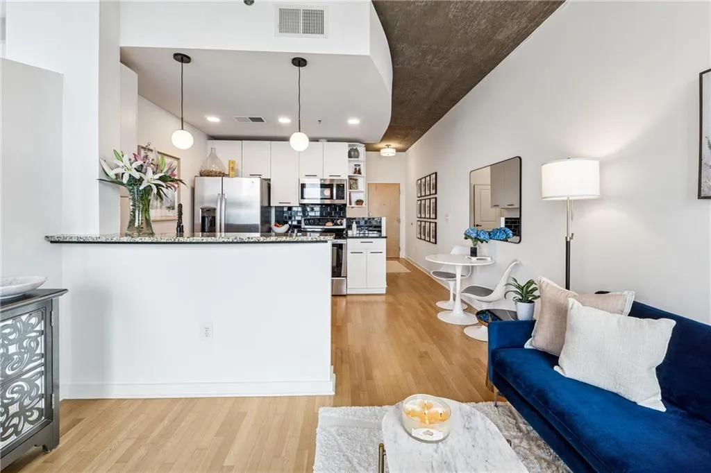 3324 Peachtree Road Ne Unit 2108, Atlanta, Georgia 30326, 1 Bedroom Bedrooms, ,1 BathroomBathrooms,Residential,For Sale,3324 Peachtree Road Ne Unit 2108,7634270