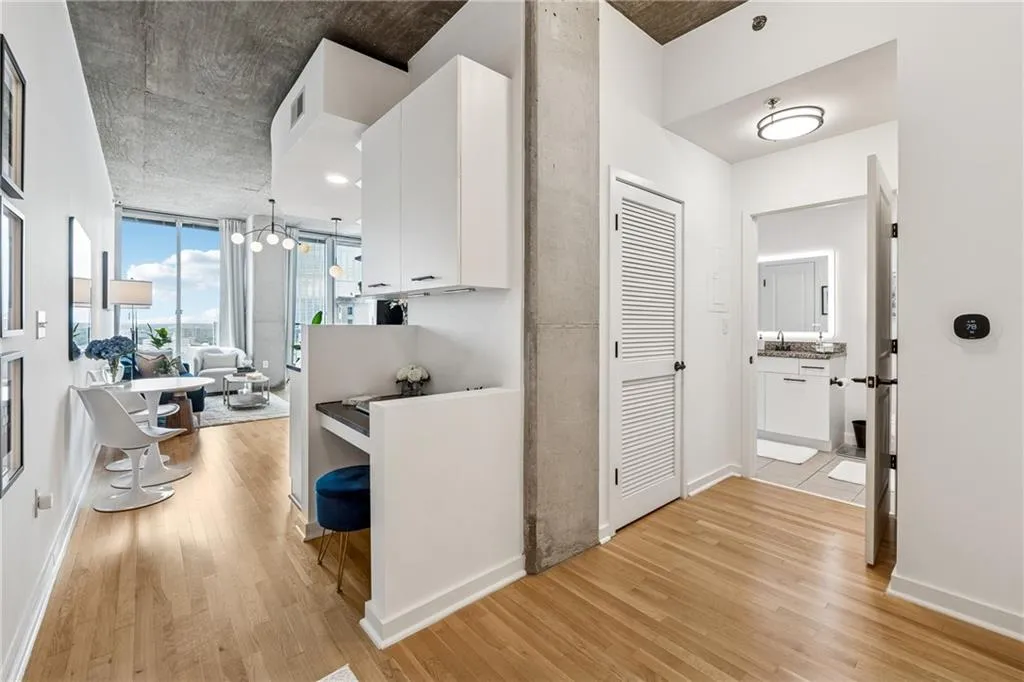 3324 Peachtree Road Ne Unit 2108, Atlanta, Georgia 30326, 1 Bedroom Bedrooms, ,1 BathroomBathrooms,Residential,For Sale,3324 Peachtree Road Ne Unit 2108,7634270