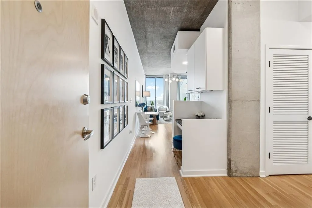 3324 Peachtree Road Ne Unit 2108, Atlanta, Georgia 30326, 1 Bedroom Bedrooms, ,1 BathroomBathrooms,Residential,For Sale,3324 Peachtree Road Ne Unit 2108,7634270