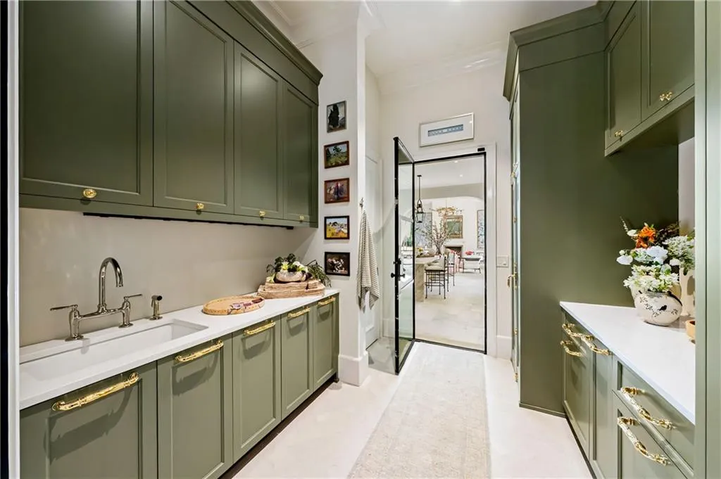 4881 Powers Ferry Road, Atlanta, Georgia 30327, 6 Bedrooms Bedrooms, 0 ,7 BathroomsBathrooms,Residential,For Sale,4881 Powers Ferry Road,7758376