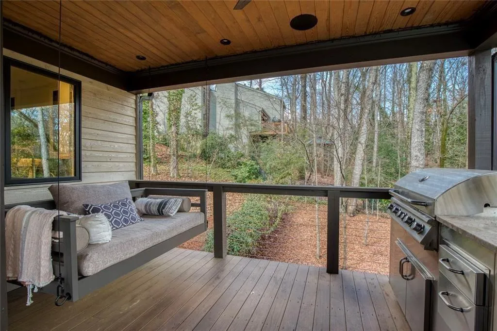 50 Glen Oaks Drive Nw, Sandy Springs, Georgia 30327, 5 Bedrooms Bedrooms, ,4 BathroomsBathrooms,Residential,Sold,50 Glen Oaks Drive Nw,7728741