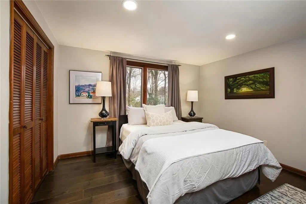 50 Glen Oaks Drive Nw, Sandy Springs, Georgia 30327, 5 Bedrooms Bedrooms, ,4 BathroomsBathrooms,Residential,Sold,50 Glen Oaks Drive Nw,7728741