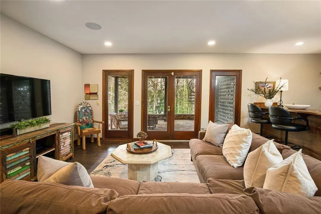 50 Glen Oaks Drive Nw, Sandy Springs, Georgia 30327, 5 Bedrooms Bedrooms, ,4 BathroomsBathrooms,Residential,Sold,50 Glen Oaks Drive Nw,7728741