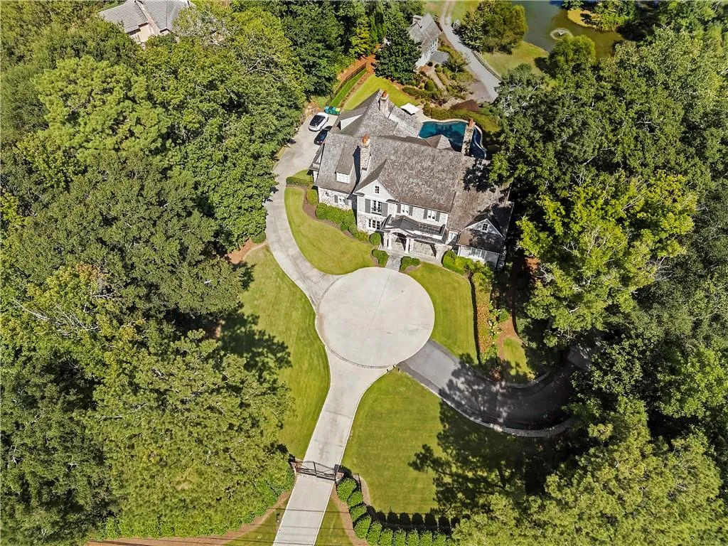 4975 Peachtree Dunwoody Road, Atlanta, Georgia 30342, 6 Bedrooms Bedrooms, ,6 BathroomsBathrooms,Residential,For Sale,4975 Peachtree Dunwoody Road,7645670